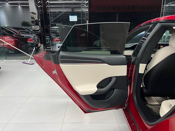 Фото 11 - Tesla Model S