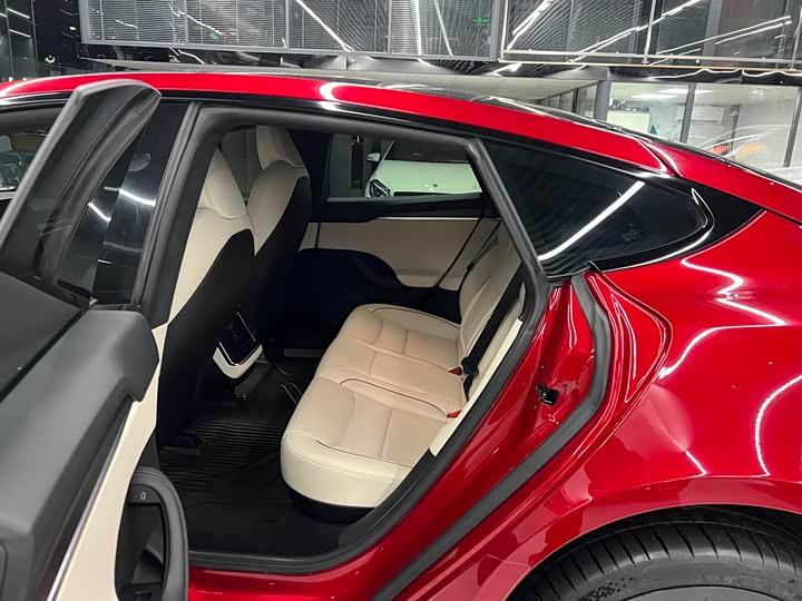 Фото 12 - Tesla Model S