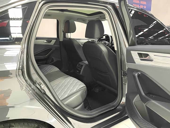 Фото 11 - Volkswagen Sagitar L