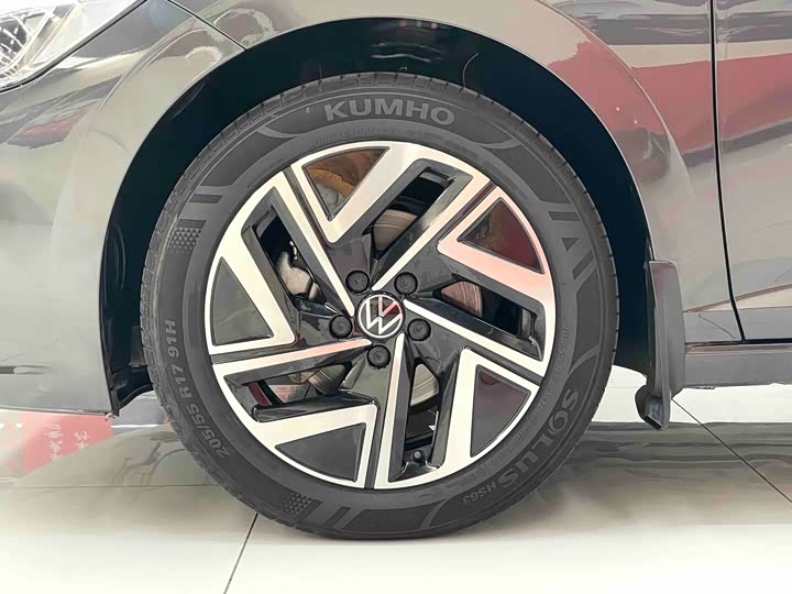 Фото 13 - Volkswagen Sagitar L