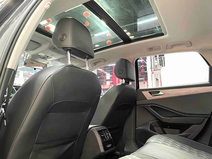 Фото 9 - Volkswagen Sagitar L