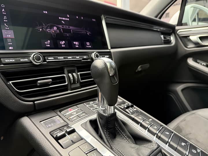 Фото 14 - Porsche Macan