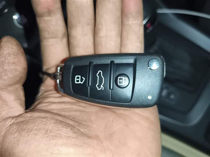 Фото 4 - Audi Q3