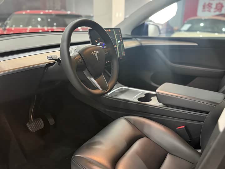 Фото 6 - Tesla Model Y