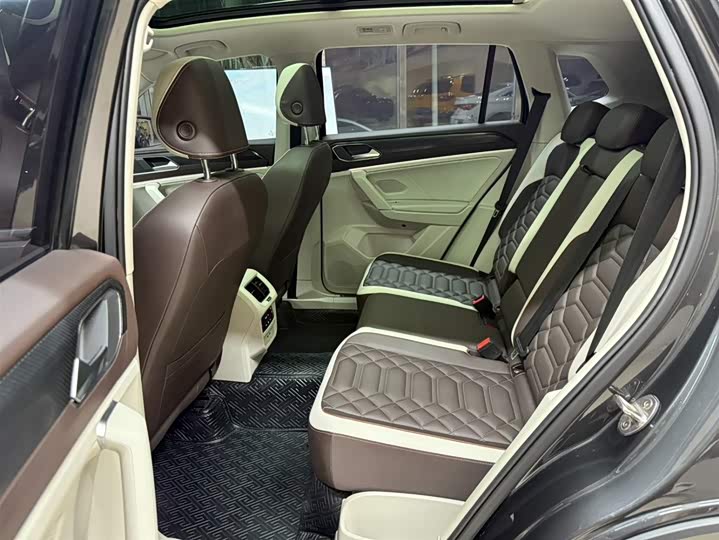 Фото 18 - Volkswagen Tayron