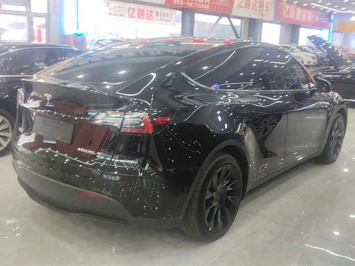 Фото 3 - Tesla Model Y