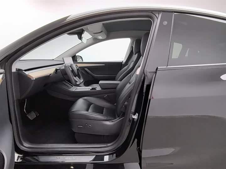 Фото 10 - Tesla Model Y