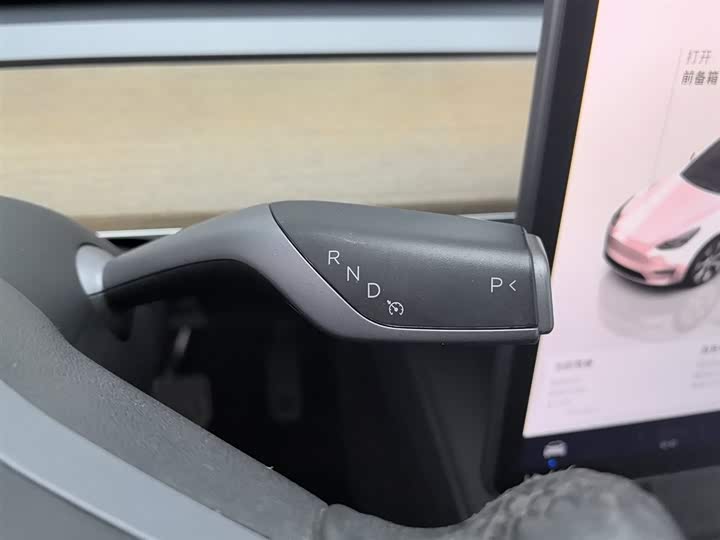 Фото 13 - Tesla Model Y