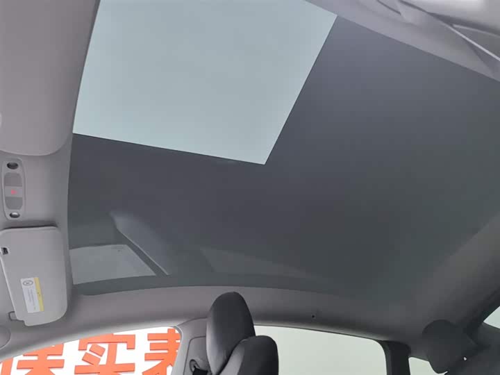 Фото 14 - Tesla Model Y