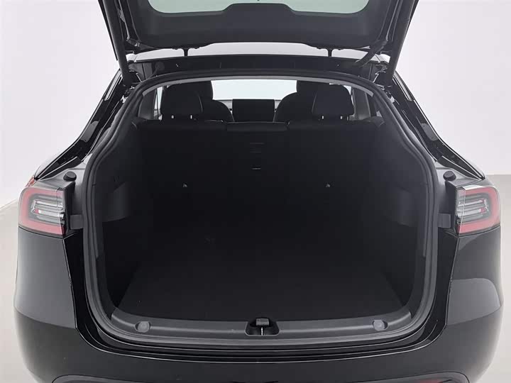 Фото 16 - Tesla Model Y