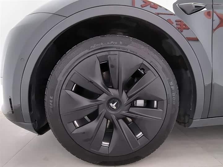 Фото 17 - Tesla Model Y