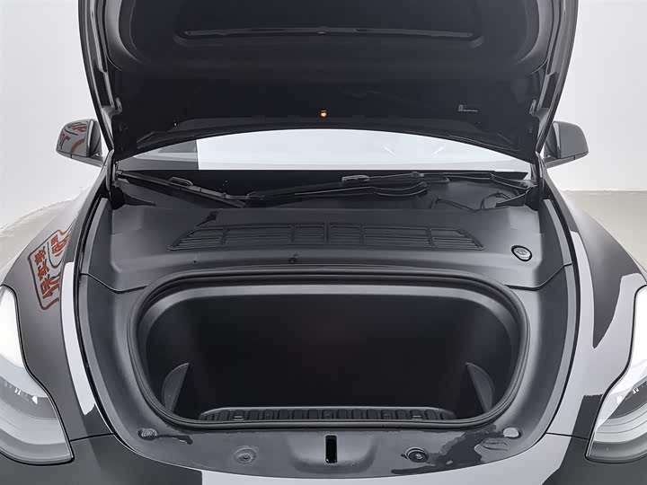 Фото 6 - Tesla Model Y