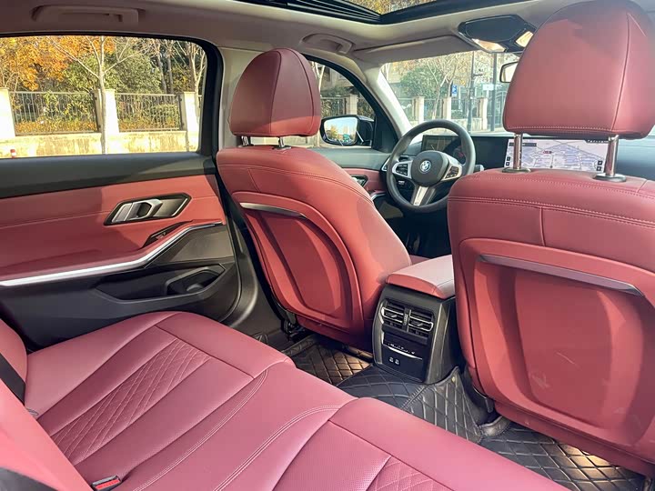 Фото 14 - BMW i3