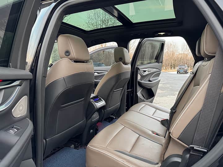 Фото 15 - Buick Enclave