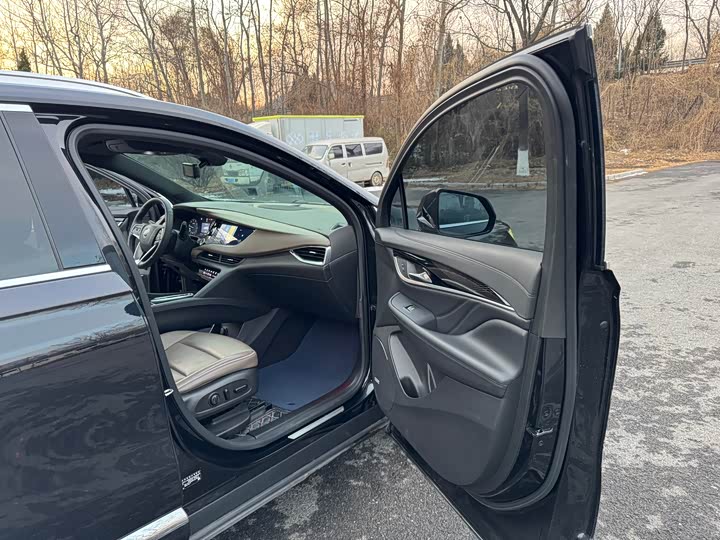 Фото 16 - Buick Enclave