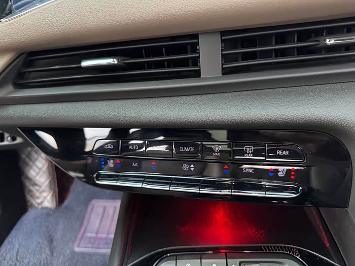 Фото 18 - Buick Enclave