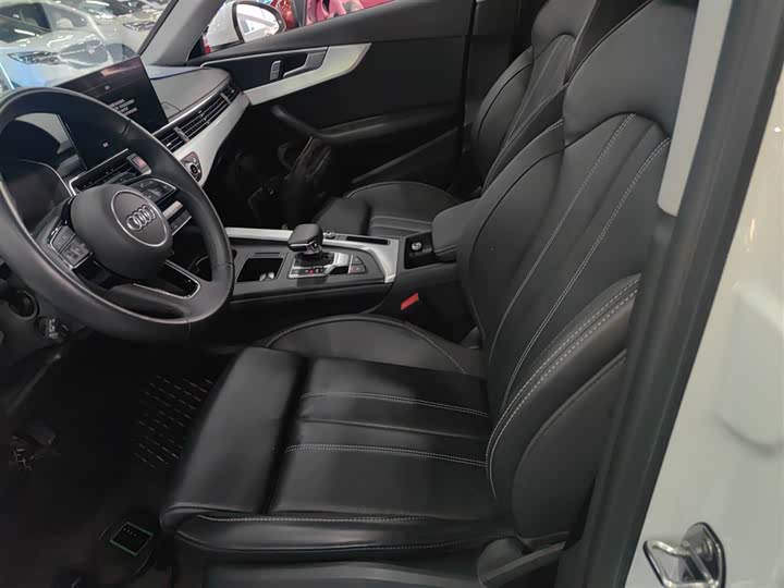 Фото 15 - Audi A4L