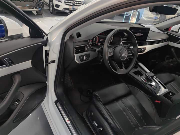 Фото 16 - Audi A4L