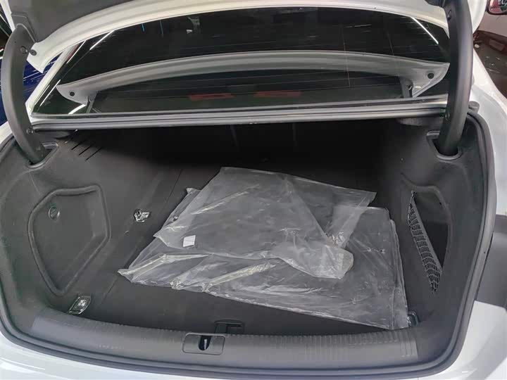 Фото 19 - Audi A4L