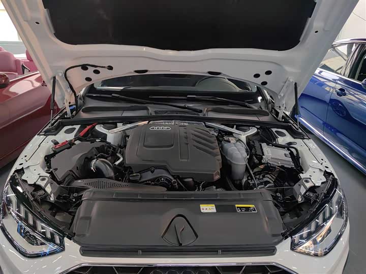 Фото 20 - Audi A4L