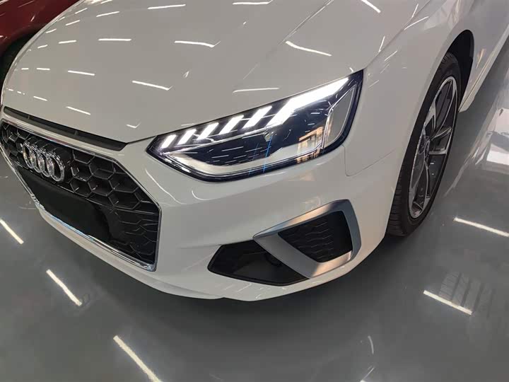 Фото 24 - Audi A4L