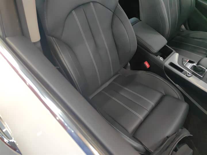 Фото 25 - Audi A4L