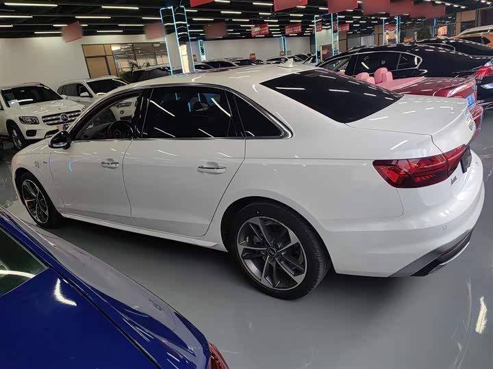 Фото 5 - Audi A4L