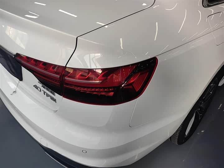 Фото 8 - Audi A4L