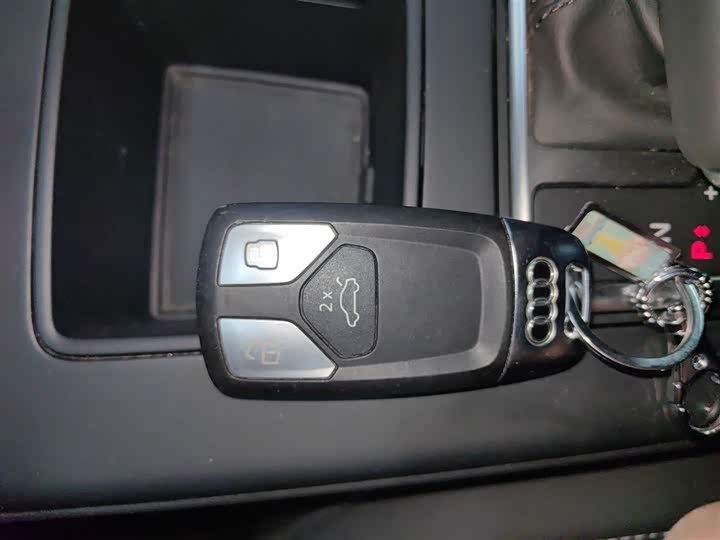 Фото 9 - Audi A4L