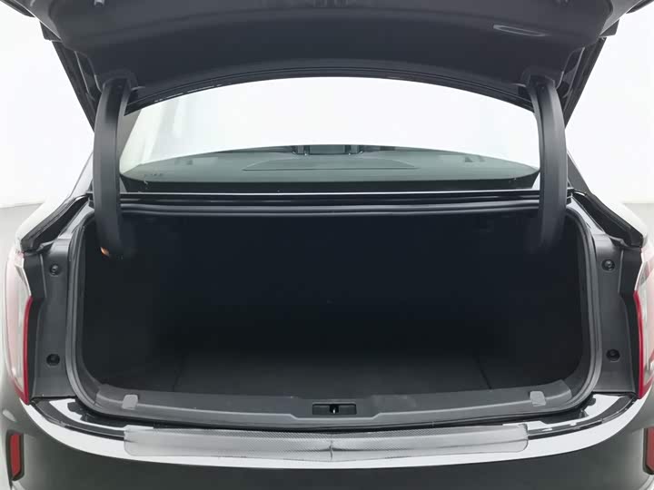 Фото 16 - Hongqi E-QM5