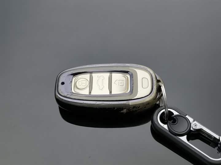 Фото 19 - Hongqi E-QM5