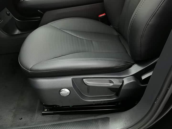 Фото 20 - Hongqi E-QM5