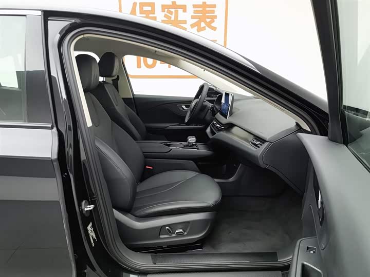 Фото 23 - Hongqi E-QM5