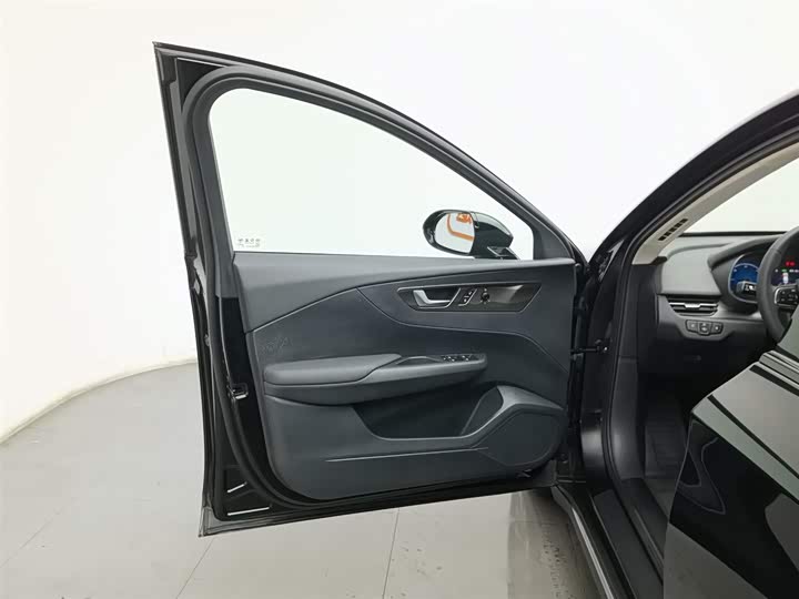 Фото 8 - Hongqi E-QM5