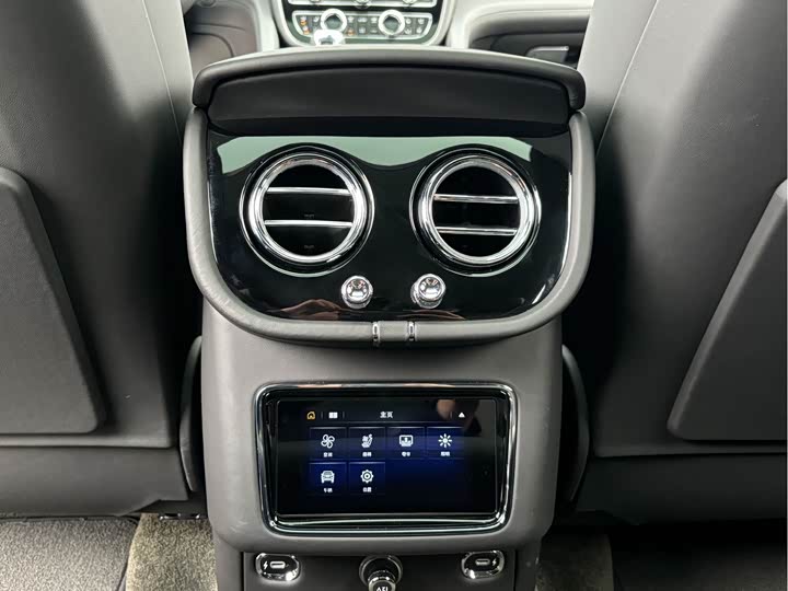 Фото 13 - Bentley Bentayga