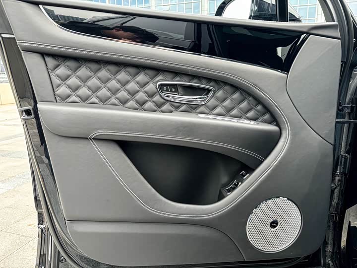 Фото 5 - Bentley Bentayga