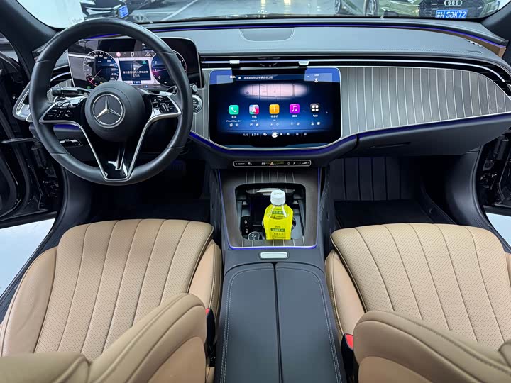 Фото 10 - Mercedes-Benz E-Class