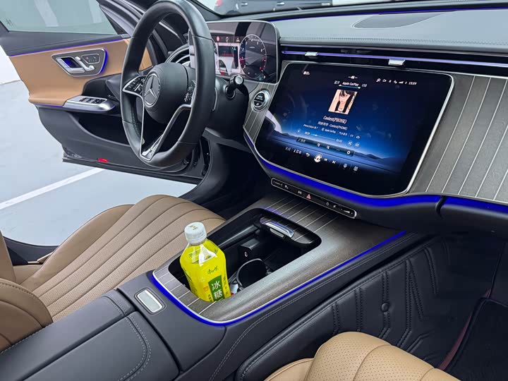 Фото 13 - Mercedes-Benz E-Class