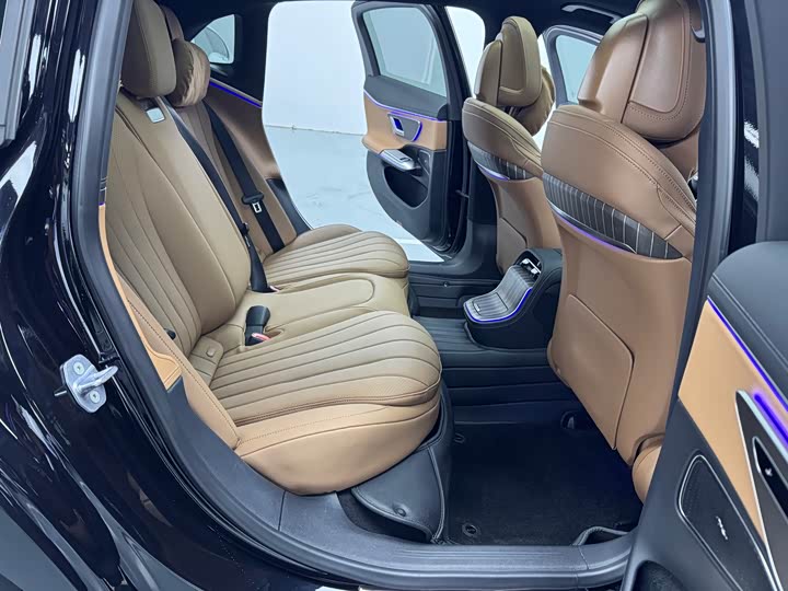 Фото 14 - Mercedes-Benz E-Class