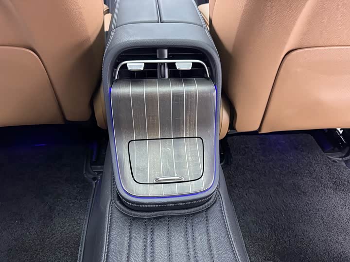 Фото 15 - Mercedes-Benz E-Class