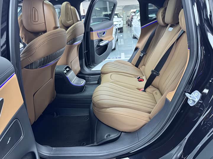 Фото 16 - Mercedes-Benz E-Class