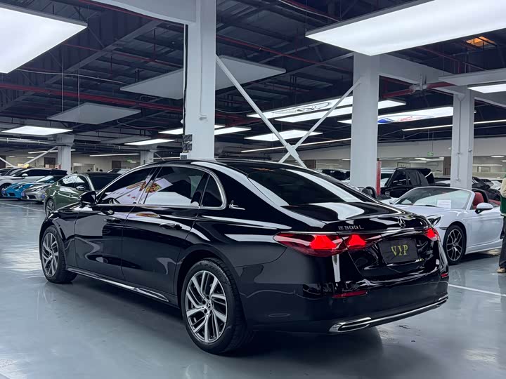 Фото 17 - Mercedes-Benz E-Class