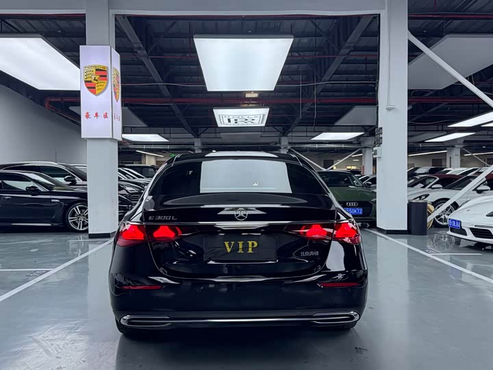 Фото 18 - Mercedes-Benz E-Class