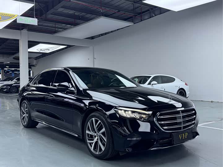 Фото 3 - Mercedes-Benz E-Class