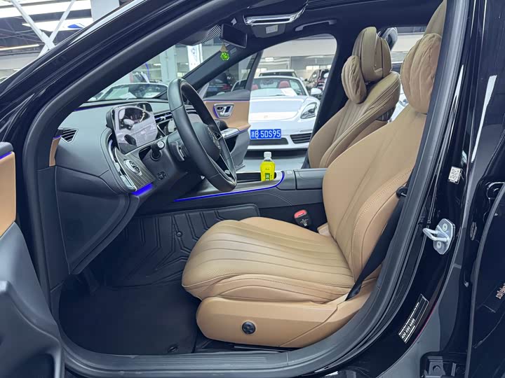 Фото 4 - Mercedes-Benz E-Class