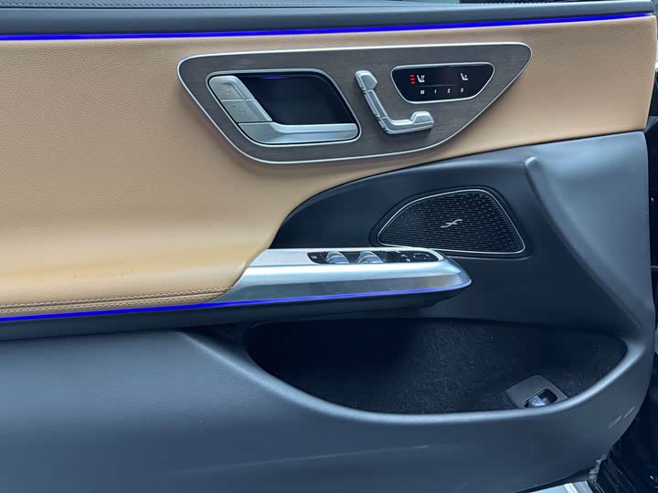 Фото 5 - Mercedes-Benz E-Class