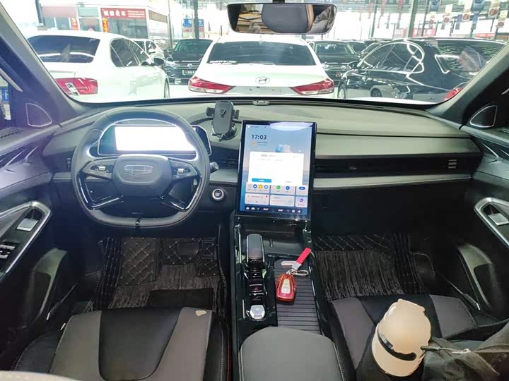 Фото 10 - Geely Atlas