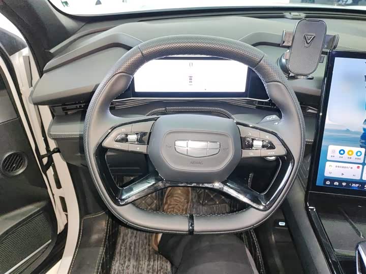 Фото 11 - Geely Atlas