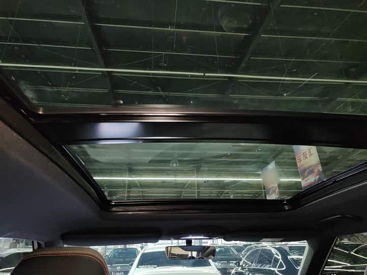 Фото 18 - Geely Atlas