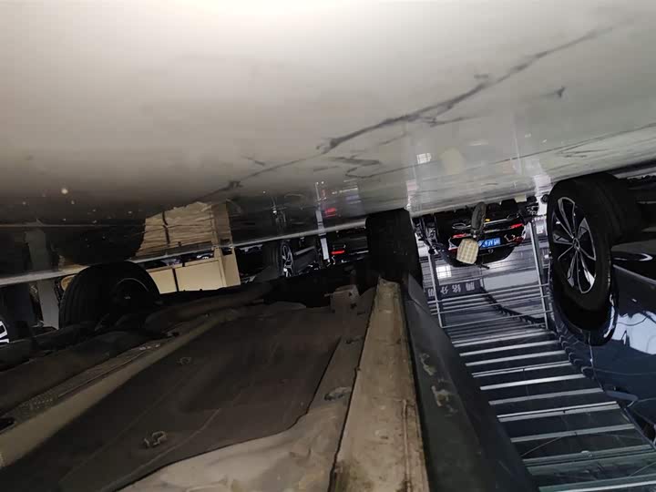 Фото 21 - Geely Atlas